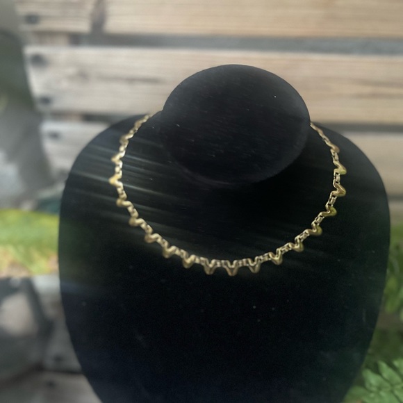 - Gold Tone Necklace-Marked Saron-18 Inches Long EUC - Picture 4 of 7